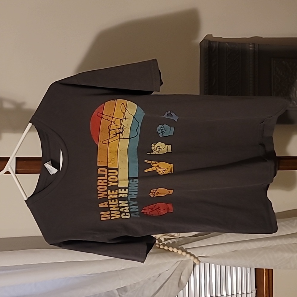 ASL Be Kind Tshirt - Picture 2 of 3